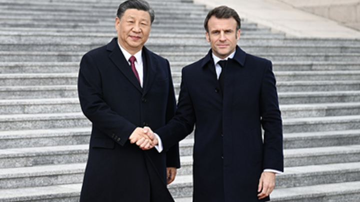 Макрон по глупости унизил Си Цзиньпина