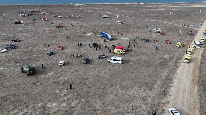 Опубликован полный список пассажиров разбившегося в Актау самолета