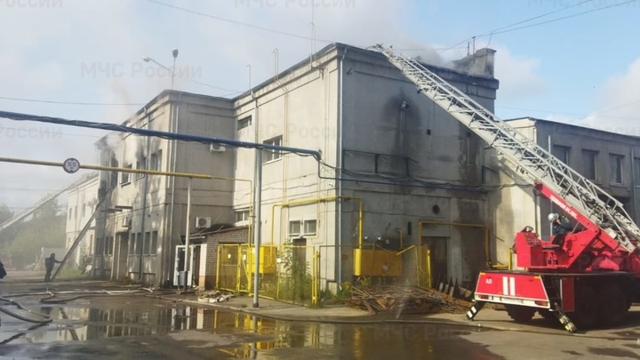 В Иванове утром 10 августа сгорел цех на улице Калашникова