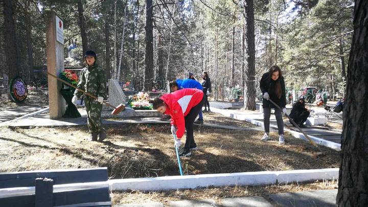 Участницы конкурса Мисс Чита 2021 облагородили могилы воинов, павших во времена ВОВ