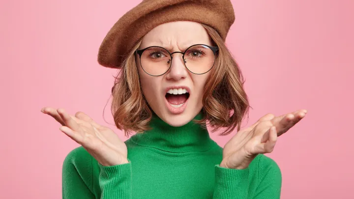 Певица Ирина Аллегрова отказалась брать цветы от поклонников на концерте