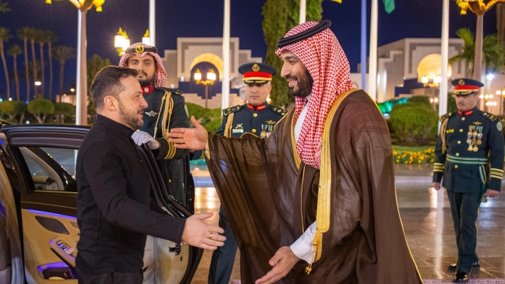 Нет козырей. Переговоры без Зеленского: Киев пытается вернуть доверие США