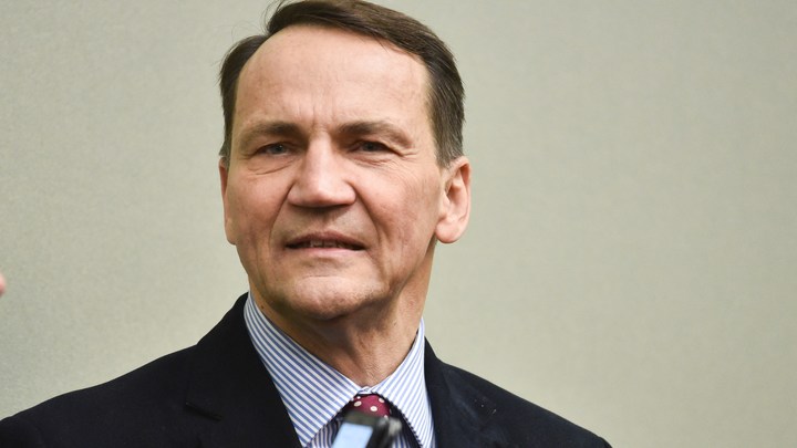 Глава МИД Польши Сикорский призвал Запад отправить на Украину дальнобойные ракеты