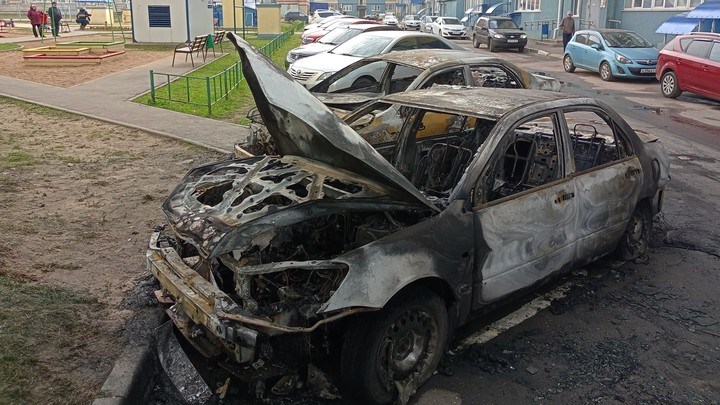 В Иванове поджигатель в ночь на 12 октября уничтожил три машины
