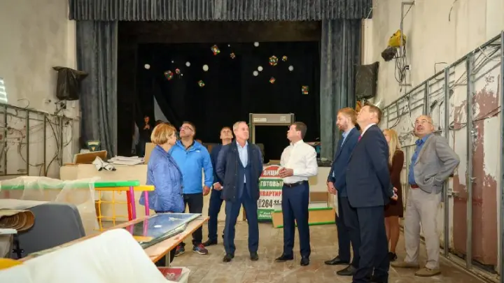 Глава Раменского округа проверил ход косметического ремонта в ДК Строитель