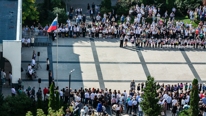 Последний звонок за закрытыми дверями: в Ростовской области запретили родителям присутствовать на празднике
