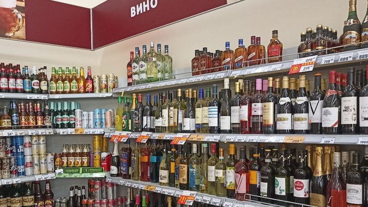 Нарколог Василий Шуров рассказал, какие напитки вызывают самое сильное похмелье