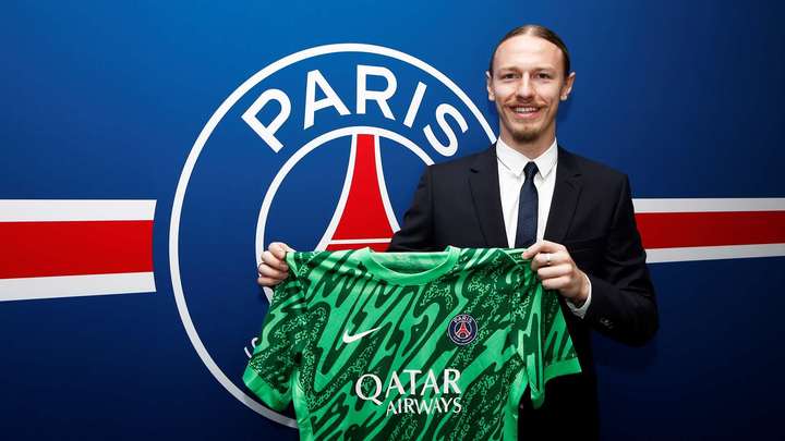 Теперь официально. Французский ПСЖ объявил о переходе Сафонова из Краснодара