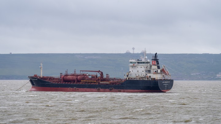 Танкер с 99 тысячами тонн нефти потерял управление в Балтийском море