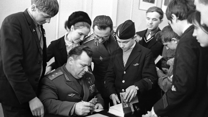 Иван Кожедуб и самолёт Ла-5 изображены на новом арт-объекте в Нижнем Новгороде