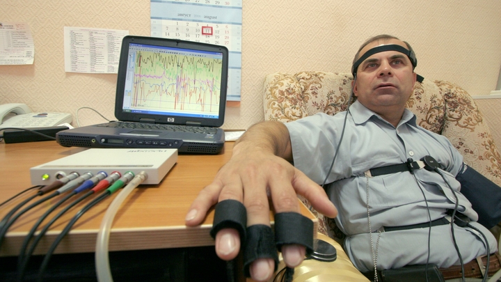 Новосибирцы стали чаще проверять сотрудников и супругов на детекторе лжи
