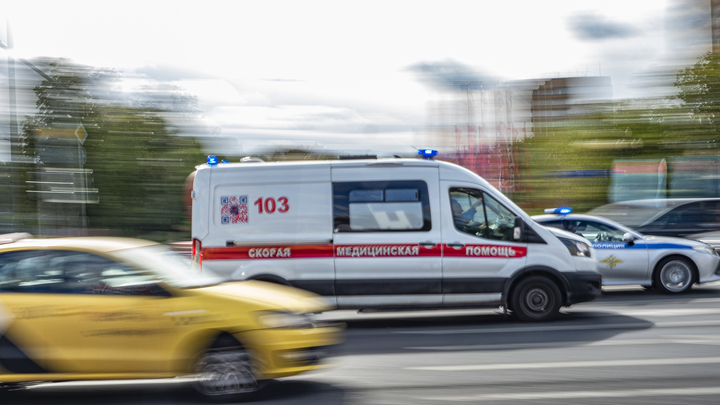 Слух о вспышке COVID-19 на избирательном участке на Урале оказался фейком. Но скорая приезжала