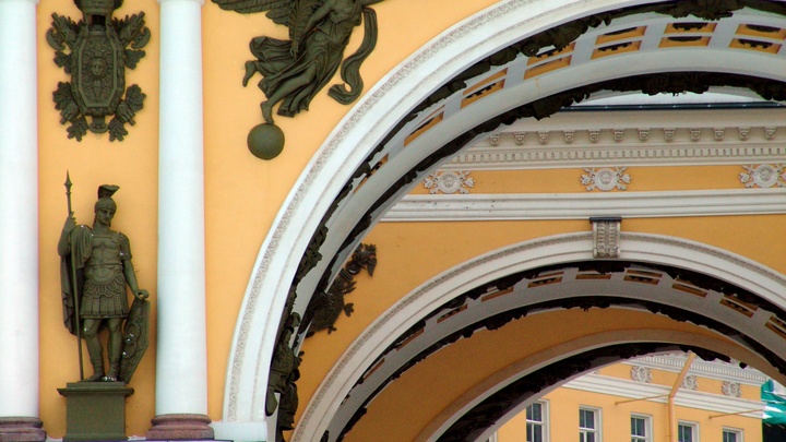 Стало известно, кто выступит на Дворцовой во время ПМЭФ вместо Зверей