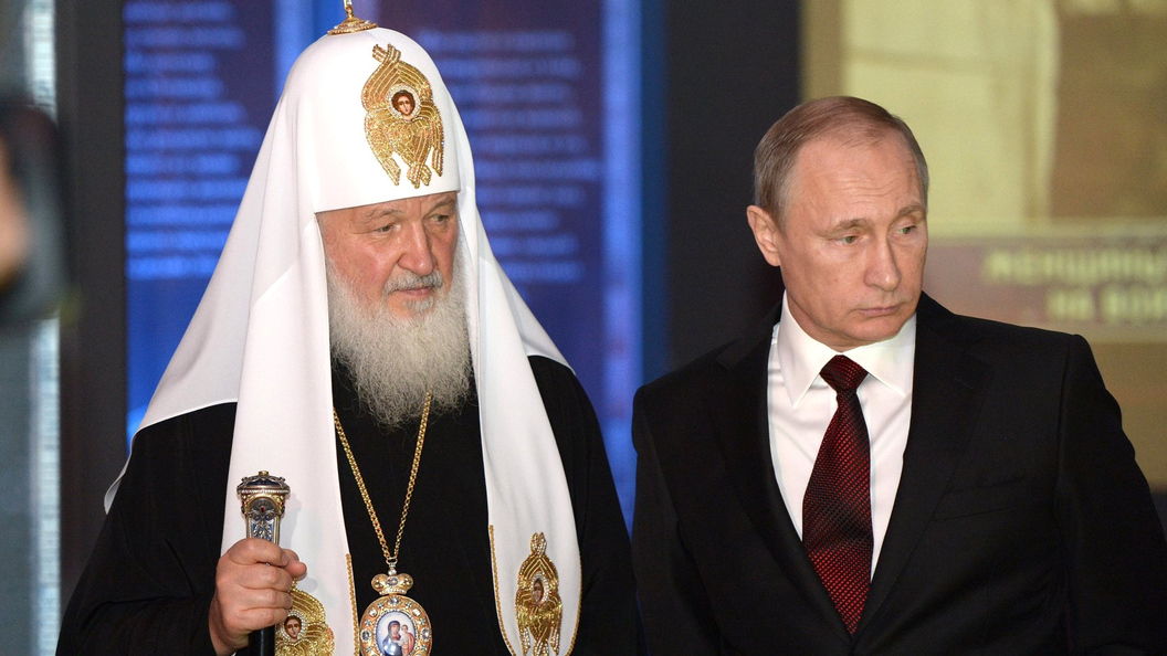 Путин поклонился мощам адмирала Ушакова и апостола Андрея Первозванного Путин поклонился мощам адмирала Ушакова и апостола Андрея Первозванного