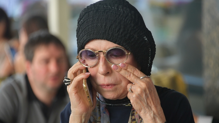 Муж 78-летней Чуриковой рассказал о её состоянии в больнице: Проходит курс