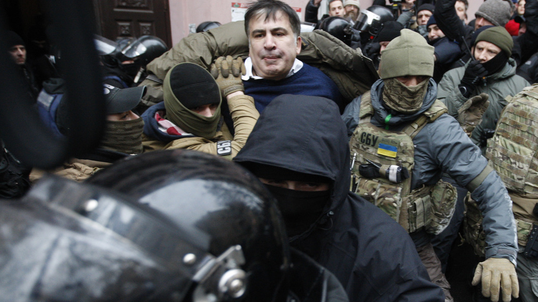 Саакашвили рассказал, как командовал армией против Путина Саакашвили рассказал, как командовал армией против Путина