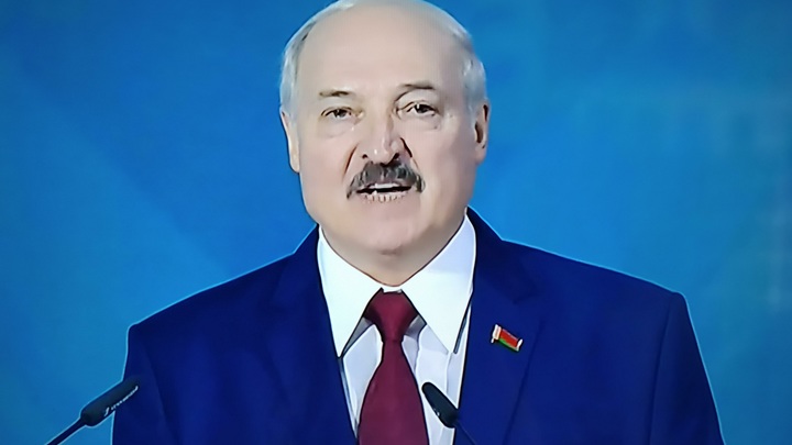 Ввести ЧП по всей Белоруссии: На фоне акций протеста в Минске политолог сдал заявление источника