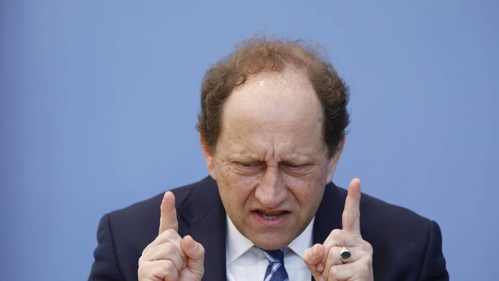 Граф запамятовал: Немецкого посла предупредили после кощунственной выходки