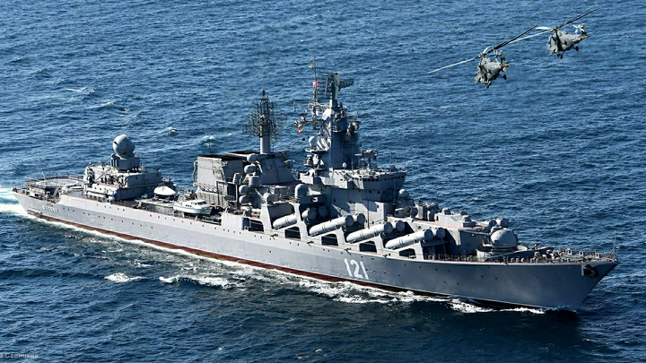 Минобороны России: крейсер Москва сохранил плавучесть, очаг возгорания локализован