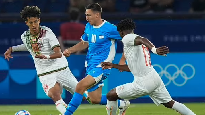 Гимн Израиля громко освистали перед олимпийским футбольным матчем против Мали