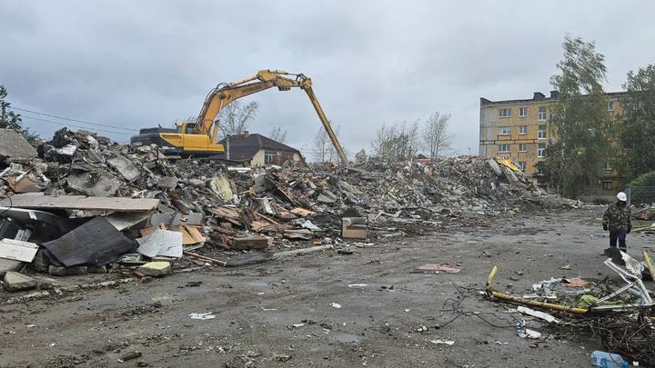 В Нижнем Тагиле снесли дом, где после взрыва газа погибли 11 человек