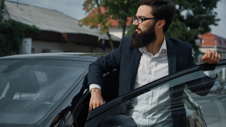 Брюнет с Кавказа решил присвоить Мерседес челябинца