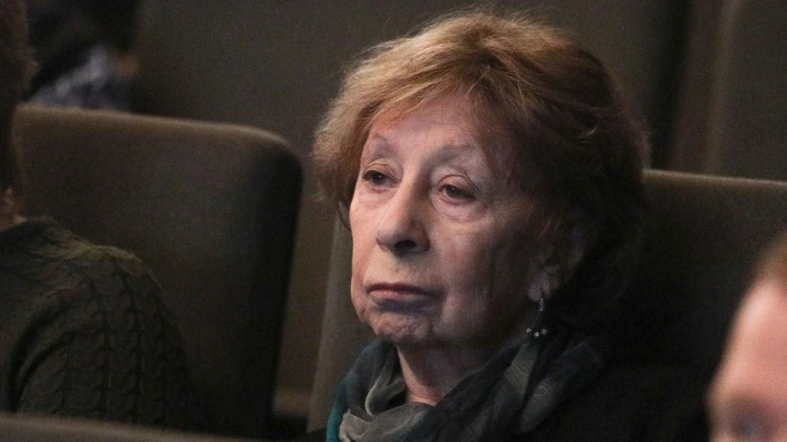 На двух стульях: Лия Ахеджакова покинула Россию, но продолжает получать пенсию