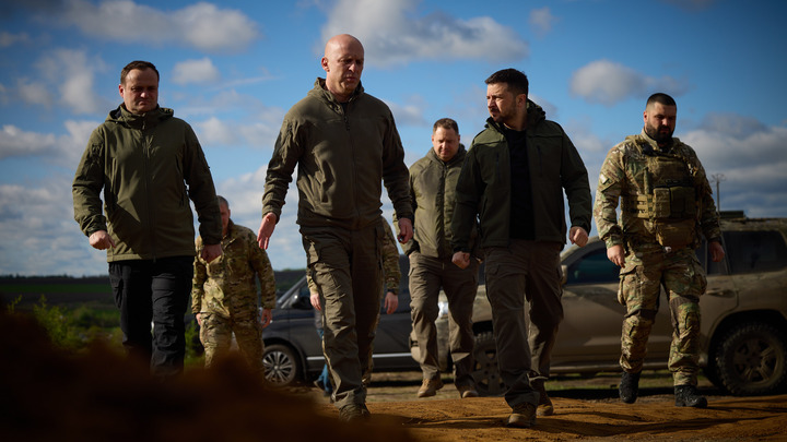 Украинцы начали протестовать против Зеленского. Власти разгоняют первый майдан