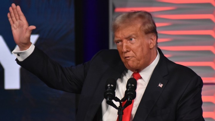 Неуместно: Трамп отверг приглашение Зеленского посетить Киев