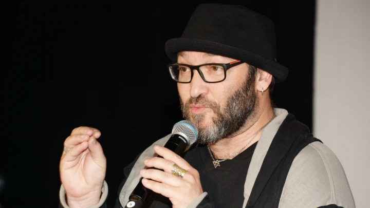 У бежавшего из России Миши Козырева* сортир на улице и собаки едят детей