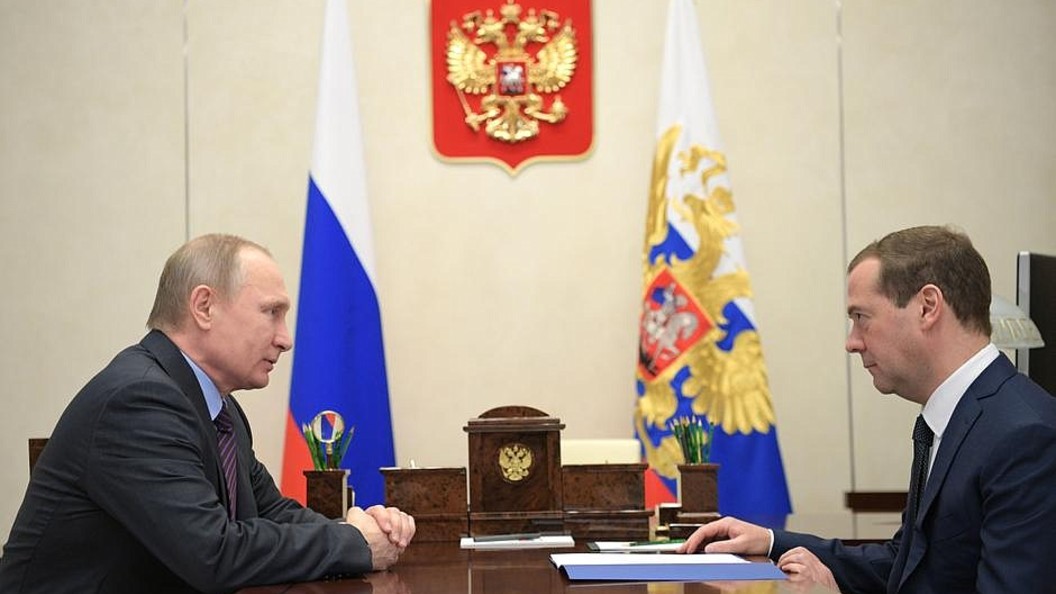 Путин напомнил Медведеву, о чем его обязательно спросят в Госдуме Путин напомнил Медведеву, о чем его обязательно спросят в Госдуме