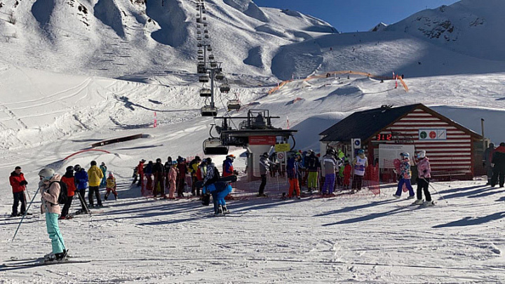 Курорт Красная Поляна из-за риска схода лавин закрыл трассы для катания на весь день