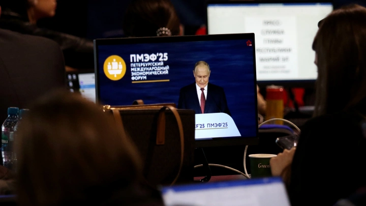 Путин одним словом описал уровень зарплат в России