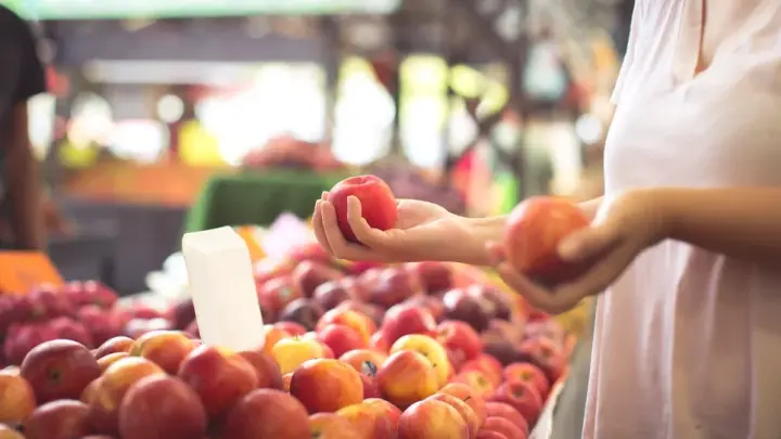 Какая еда запускает работу кишечника, очищая организм от самого опасного холестерина: Врач назвала три продукта