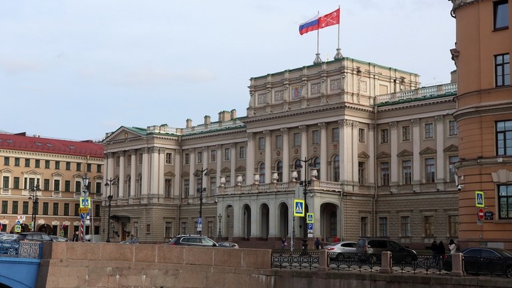 Сбежавших за границу депутатов больше не ждут в Заксе Петербурга