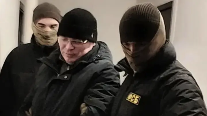 Замгубернатора Челябинской области увезли прямо с работы: причина задержания, что известно к этому часу