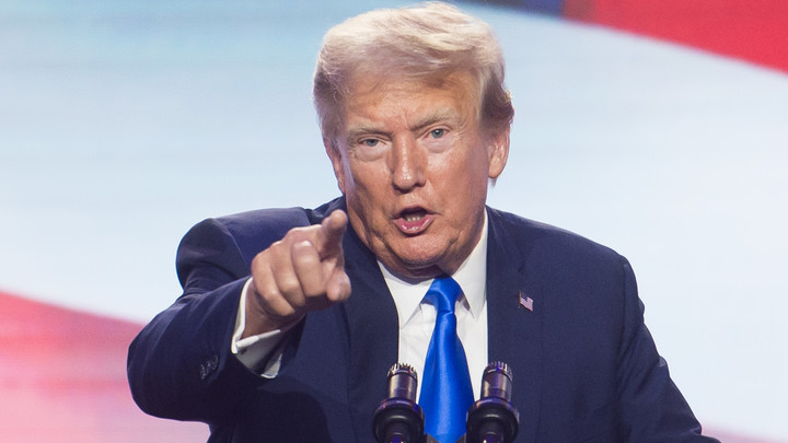 Дональд Трамп высмеял немощность Джо Байдена