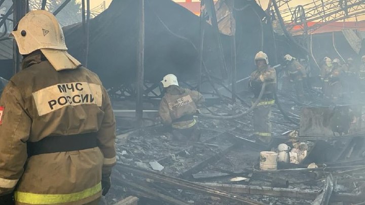 Кто ответит? Названа причина масштабного пожара на центральном рынке в Шахтах