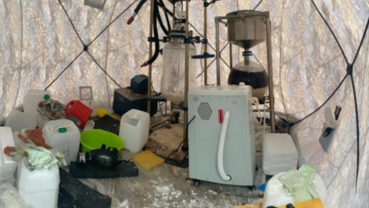 В Кузбассе участники ОПГ организовали в лесу палаточную нарколабораторию