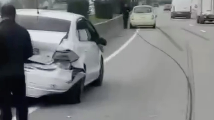 В Сочи электрокар спровоцировал массовое ДТП за Хостинским тоннелем