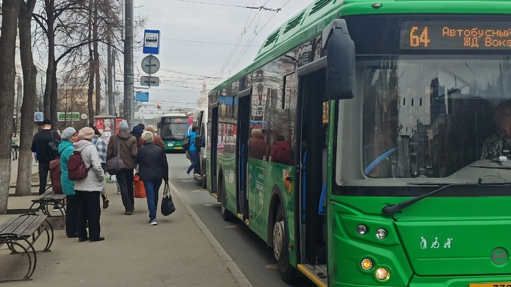 В Челябинске общественный транспорт 2 мая пустили в объезд проспекта Ленина