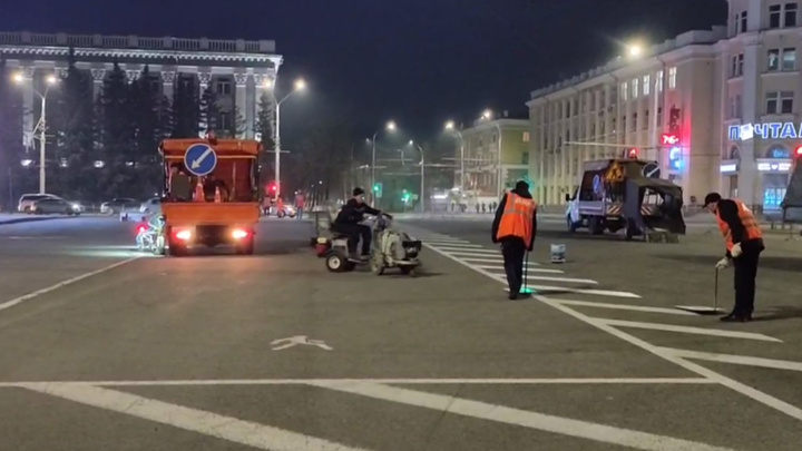 В Кемерове начали наносить дорожную разметку