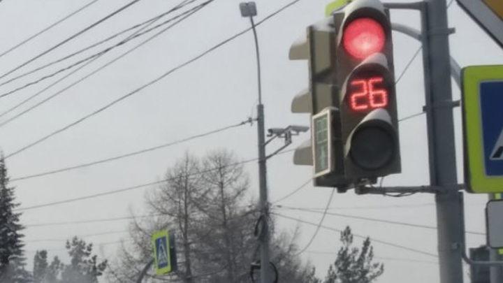 В Кургане светофор превратился в будильник для жильцов многоэтажных домов