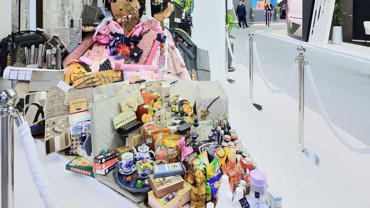 «Девочку с персиками» из продукции подмосковных брендов представили на ПМЭФ