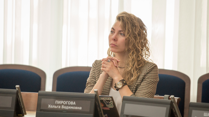 Оскорбившая память воинов России депутат из Новосибирска сбежала: Сейчас в Грузии