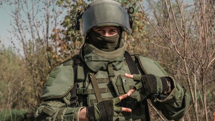 Военные России продолжают выдачу адресной гумпомощи в Мелитополе