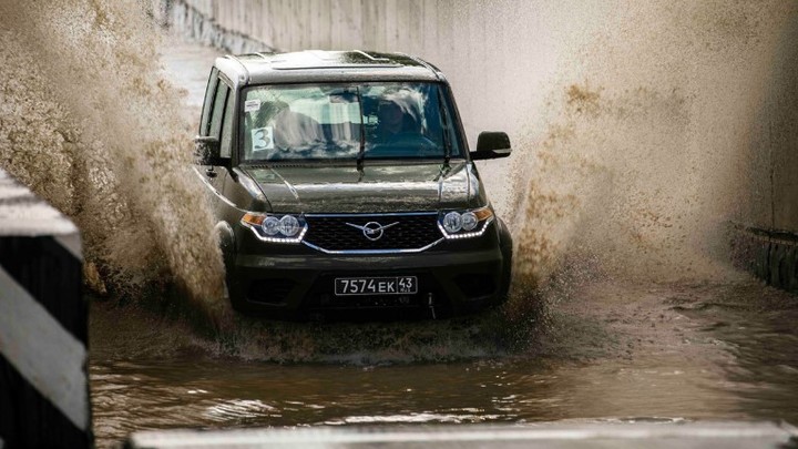 Миллиардер Швецов продал УАЗ. Кто будет управлять автоконцерном