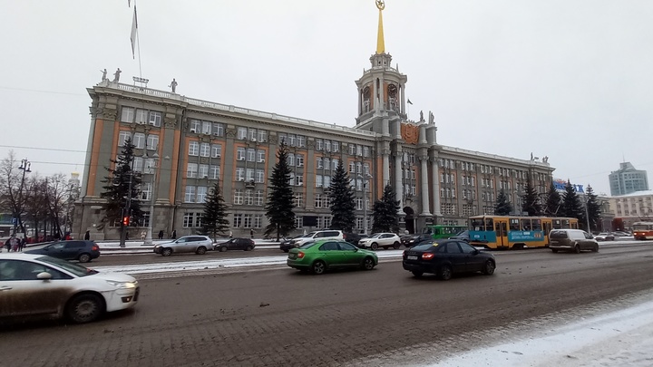 Депутаты подняли зарплаты мэру Екатеринбурга и другим политикам