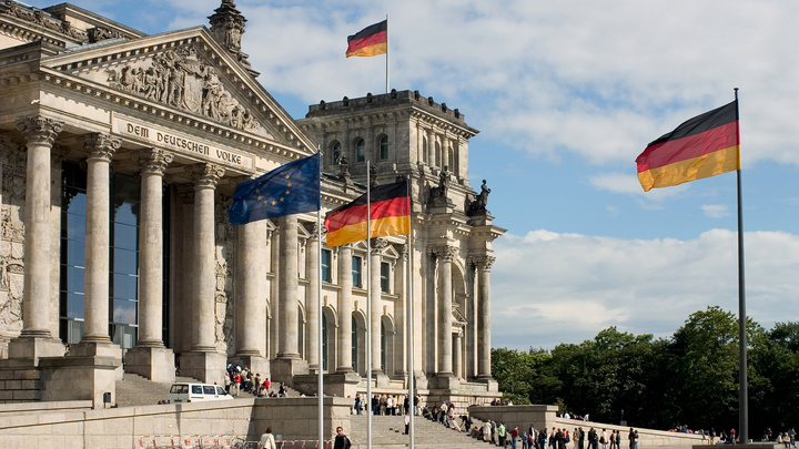 Победа за Россией, я уехал из Берлина: рэпер Schokk выпустил антиукраинский трек Крик V