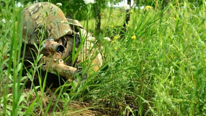 Срочника из Шахт ранили при обстреле границы в Брянской области